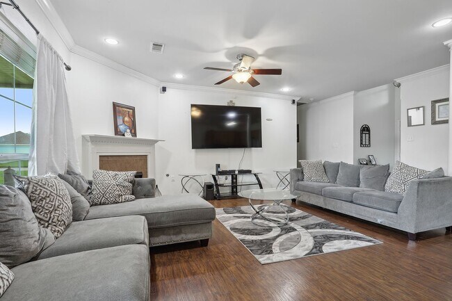 Building Photo - 3BR/2BA home in Denham Springs!