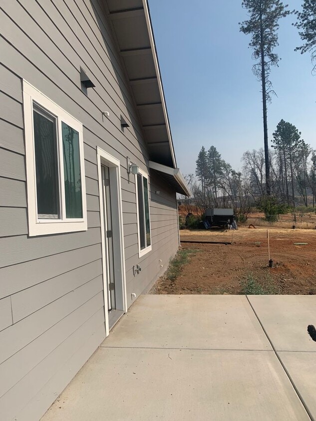Primary Photo - Newer home, 3bed 2bath, low maintenance la...