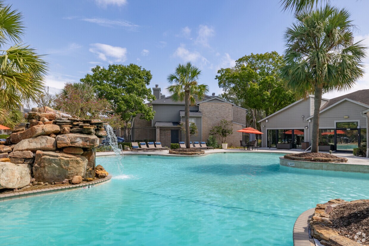 Foto principal - 2400 Briarwest Apartments
