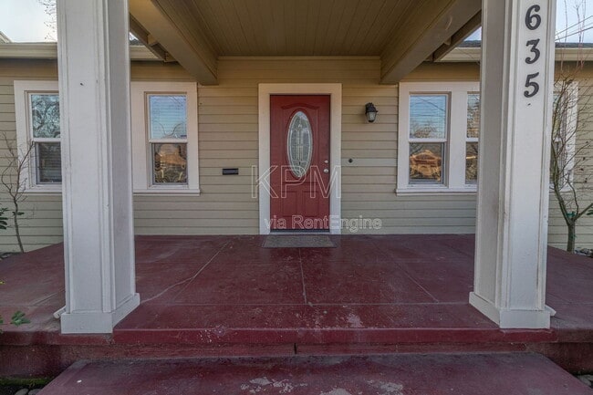 Building Photo - 635 Argonaut St