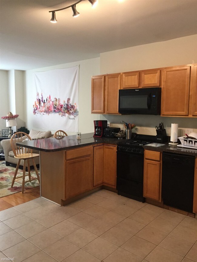 Foto del edificio - 3 br, 2 bath  - 927 Spruce St Apt 3