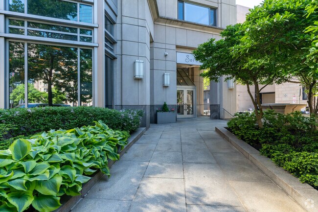 1 Huntington Ave se encuentra en Boston. - Trinity Place