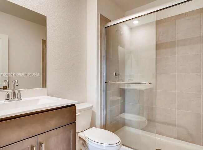 Foto del edificio - 421 NE 6th Ct