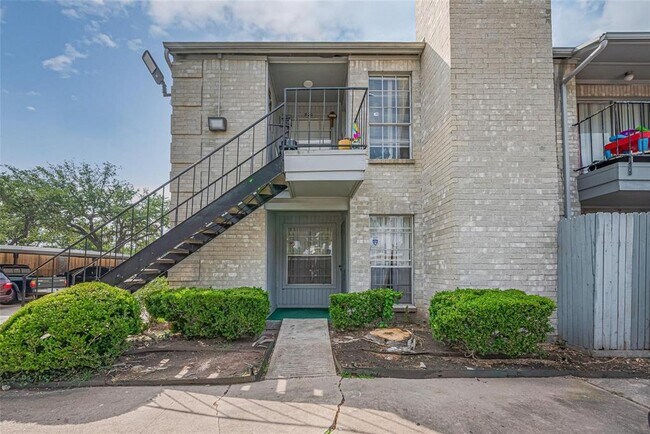 Foto del edificio - 6500 Sands Point Dr