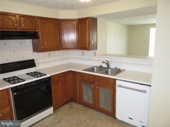 Building Photo - 11 Mandolin Ct
