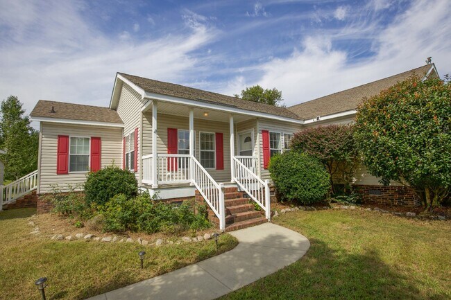 Building Photo - "Charming 3-Bedroom Home with 2 Full Bathr...