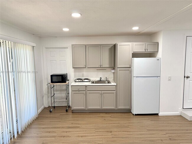 Foto del edificio - 8301 SW 19th St