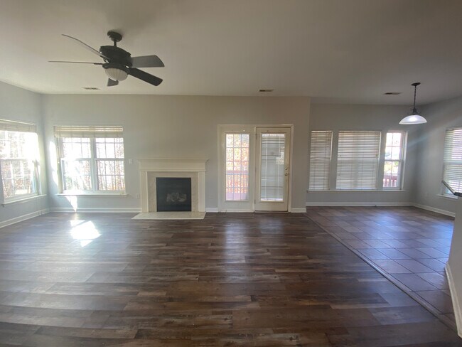 Building Photo - Room in Single Family Home on Hampton Pl Dr