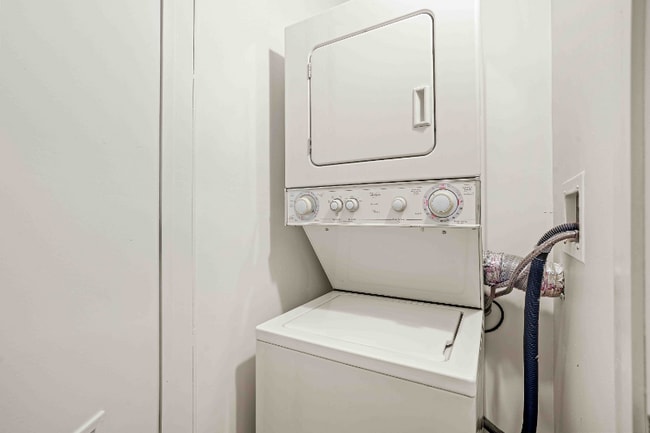 Building Photo - 573 W Kinzie St