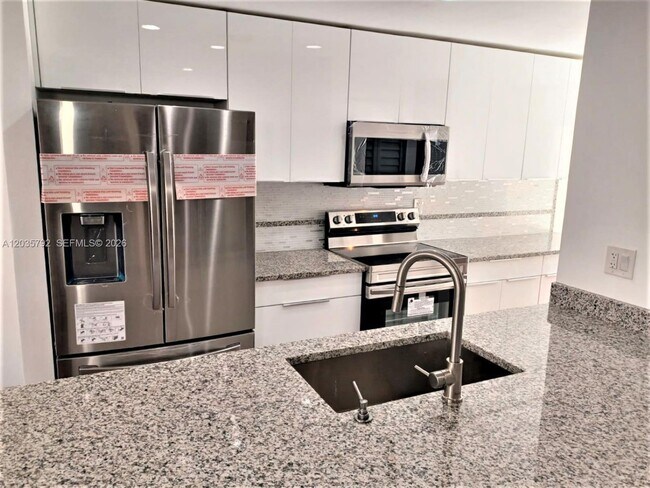 Foto del edificio - 843 NW 81st Ave