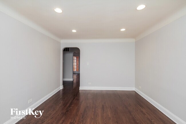 Building Photo - 3034 N Nagle Ave