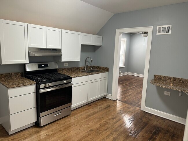 Building Photo - 12052 S La Salle St