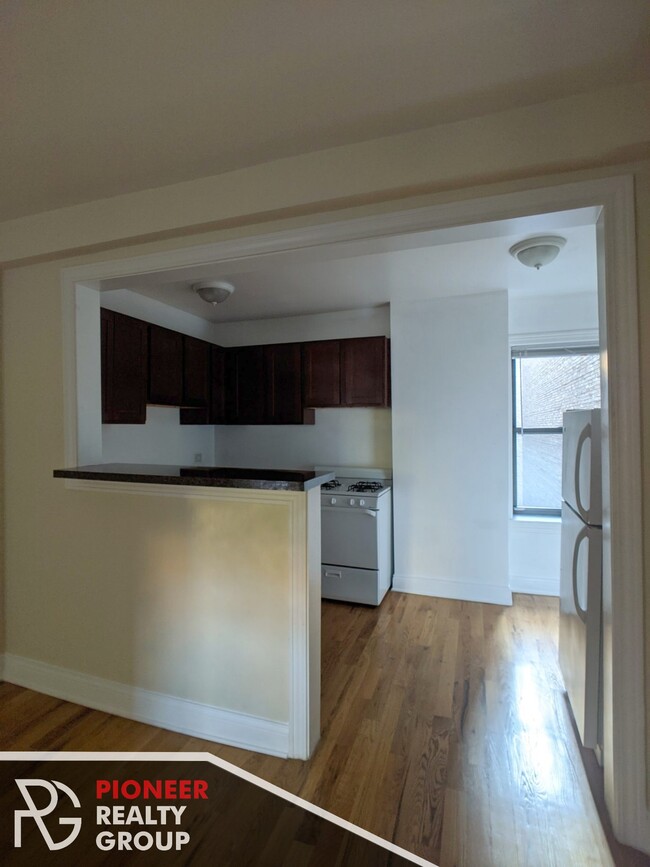 Building Photo - 1365 N Dearborn St