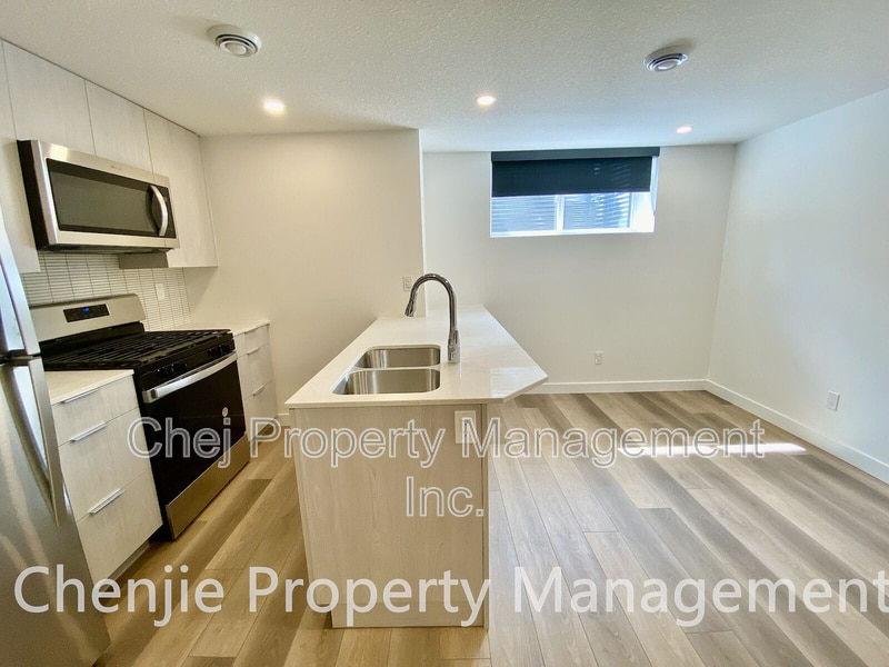 Primary Photo - 9653-9686 86 St NW