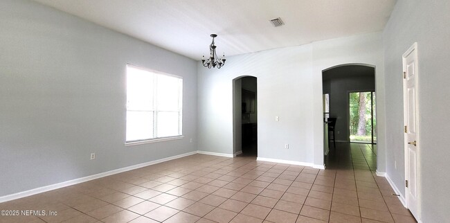 Building Photo - 12196 Nettlecreek Dr