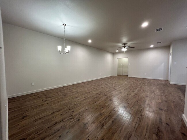 Foto del edificio - Beautiful 2/2 Located Directly East Of Coo...