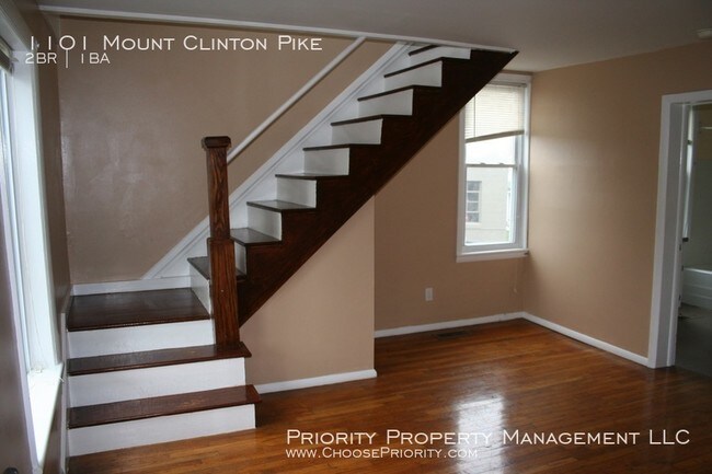 Building Photo - 2 Bedroom 1 Bath Townhome Near EMU