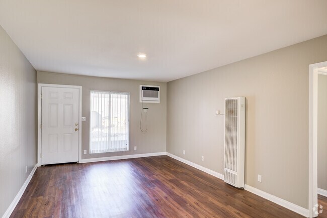 2BR, 1BA - 780SF2 - Sala de estar - Nicolet Apts
