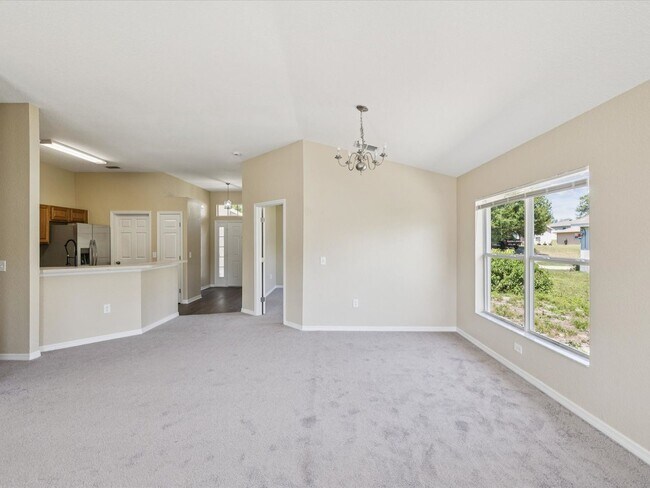 Foto del edificio - Don't Miss This Move-in Ready 4/2/2