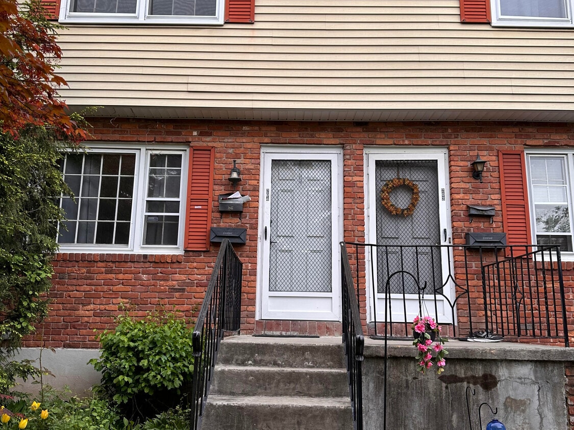 204 Jordan Ln  