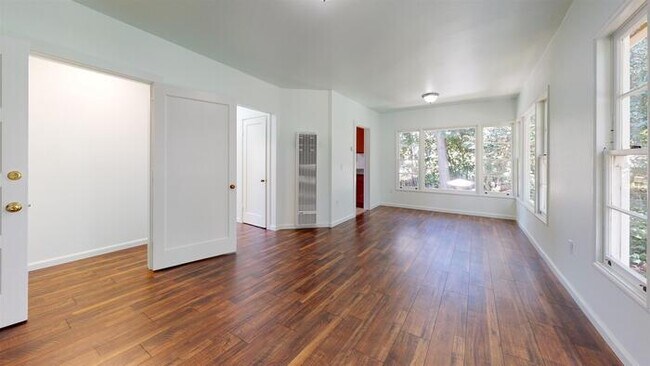 Foto del edificio - 1158 Norwood Ave
