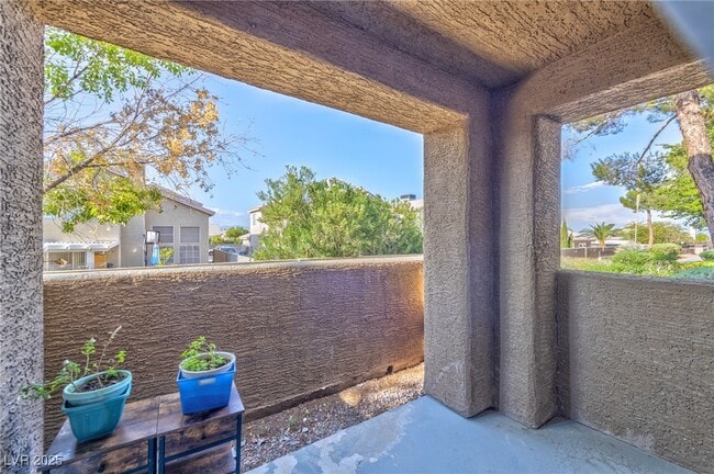 Foto del edificio - 8070 W Russell Rd