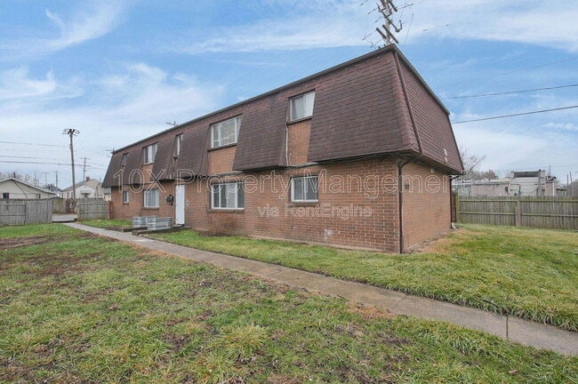 Building Photo - 2872 Howey Rd