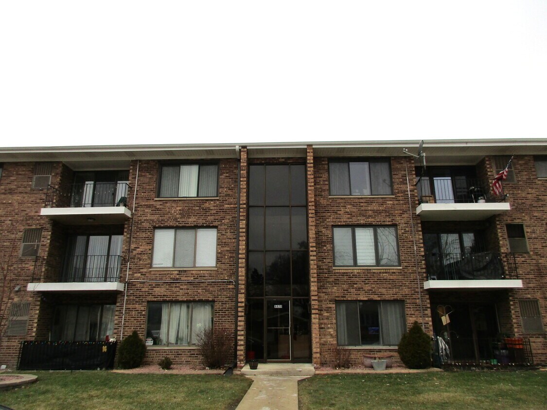 8820 Mobile Ave Unit 2A, Oak Lawn, IL 60453 Condo for Rent in Oak