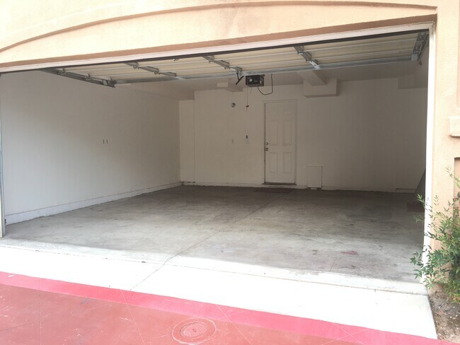 Foto del edificio - 24398 Webster Ave