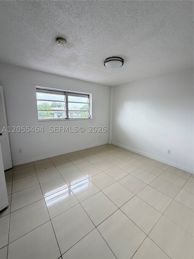 Building Photo - 460 E 23rd St