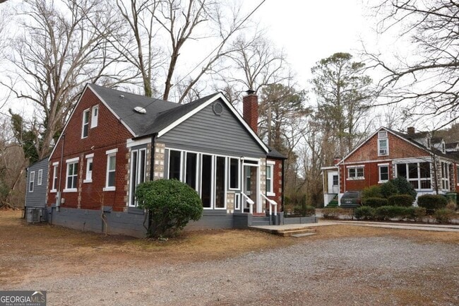 Photo - 1526 Childress Dr SW House