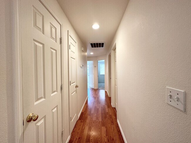 Building Photo - BEAUTIFUL 3 BED, 2 BATH SINGLE FAMILY HOME LOCATED IN NW REDMOND!