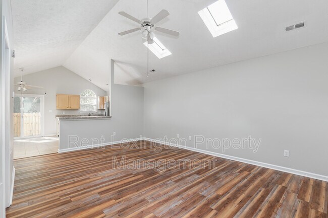 Building Photo - 1370 The Kings Ct