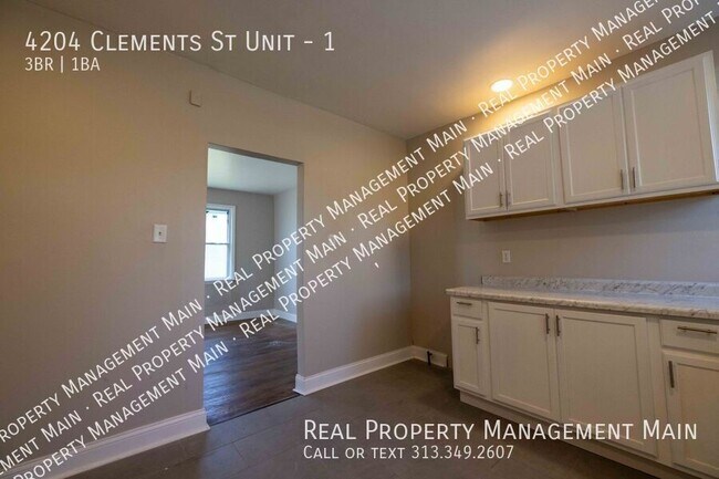 Foto del edificio - 4204 Clements St