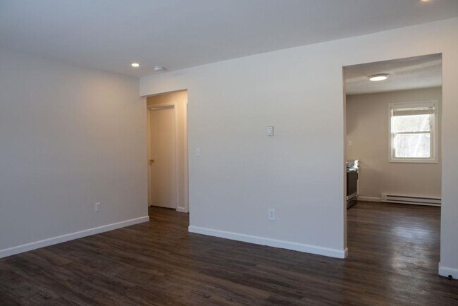 Building Photo - 180 N Main St