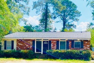 Building Photo - 2140 Silverdale Rd