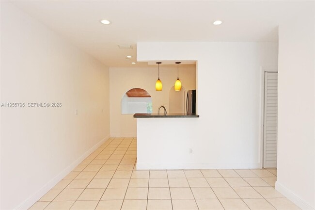 Building Photo - 2746 SW 32nd Ct