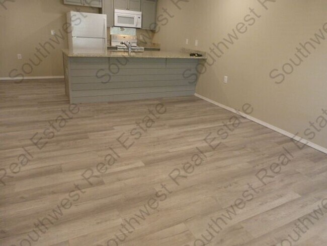 Foto del edificio - Modern 3 bedroom 2 bath apartment