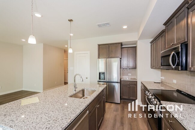 Foto del edificio - 8001 Calhoun Vly Dr