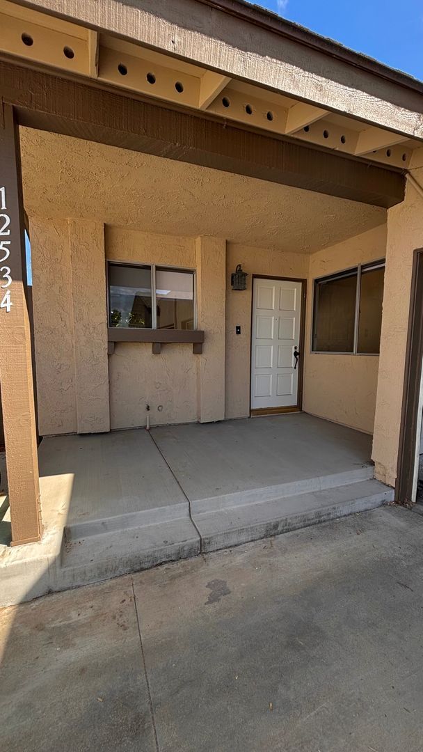 Foto del edificio - North Tustin Single-Story 2BD/2BA Rear Unit – Large Yard + Garage!