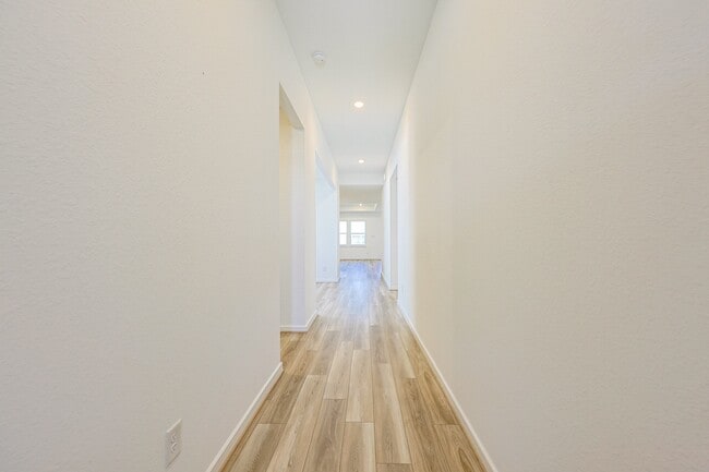 Building Photo - 21510 Banpo Bend Dr