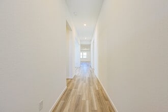 Building Photo - 21510 Banpo Bend Dr