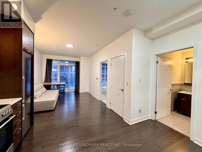 Photo du bâtiment - 295 Adelaide St W