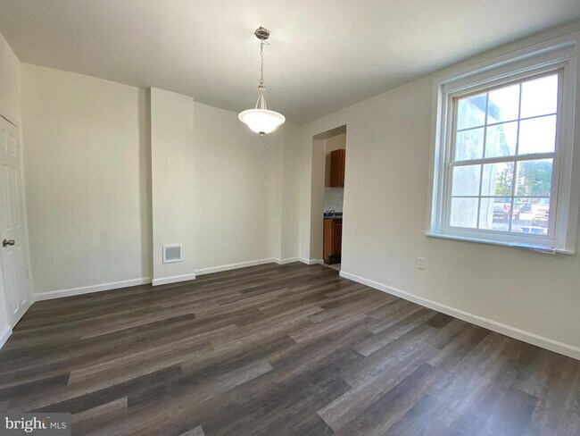 Foto del edificio - 2512 E Chase St