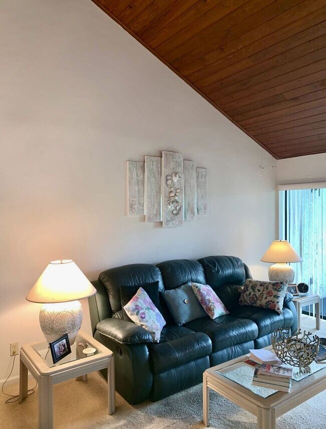 Photo - **OCEAN VILLAGE** (BT lll) 1/1 Apartment