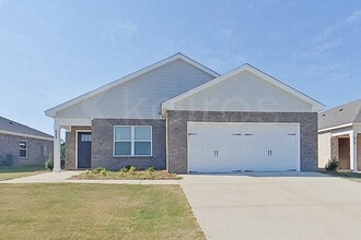Building Photo - 609 June St