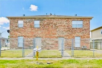 Building Photo - 6902 Salem Dr