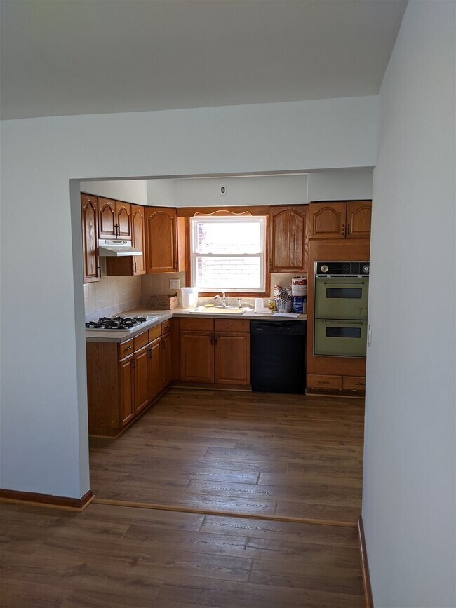 Building Photo - 170 W 22nd St