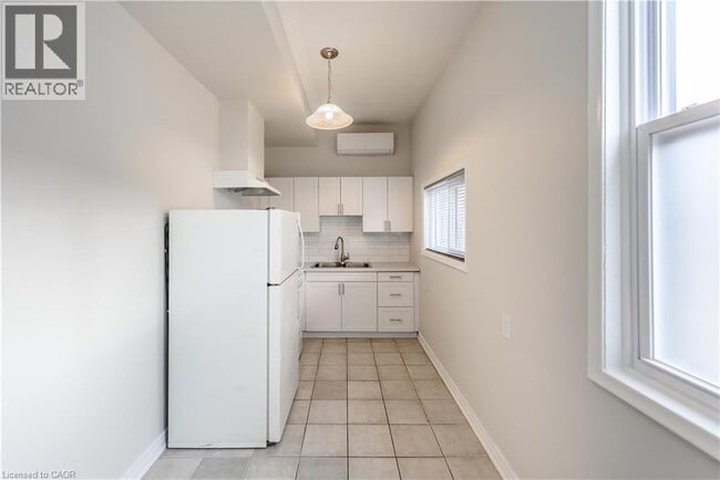 Building Photo - 3 Cannon St E