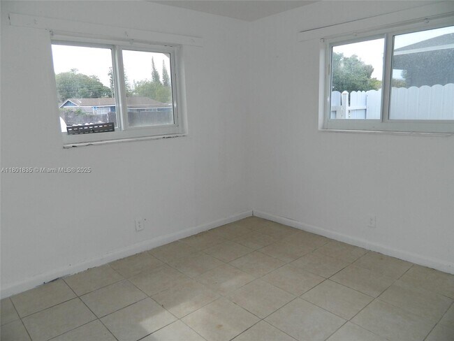 Building Photo - 2620 NW 18th Terrace